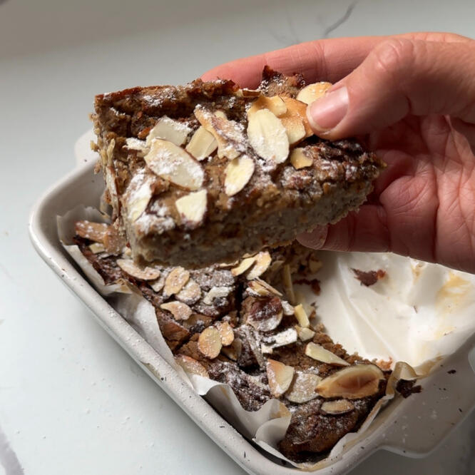 almond croissant blondies